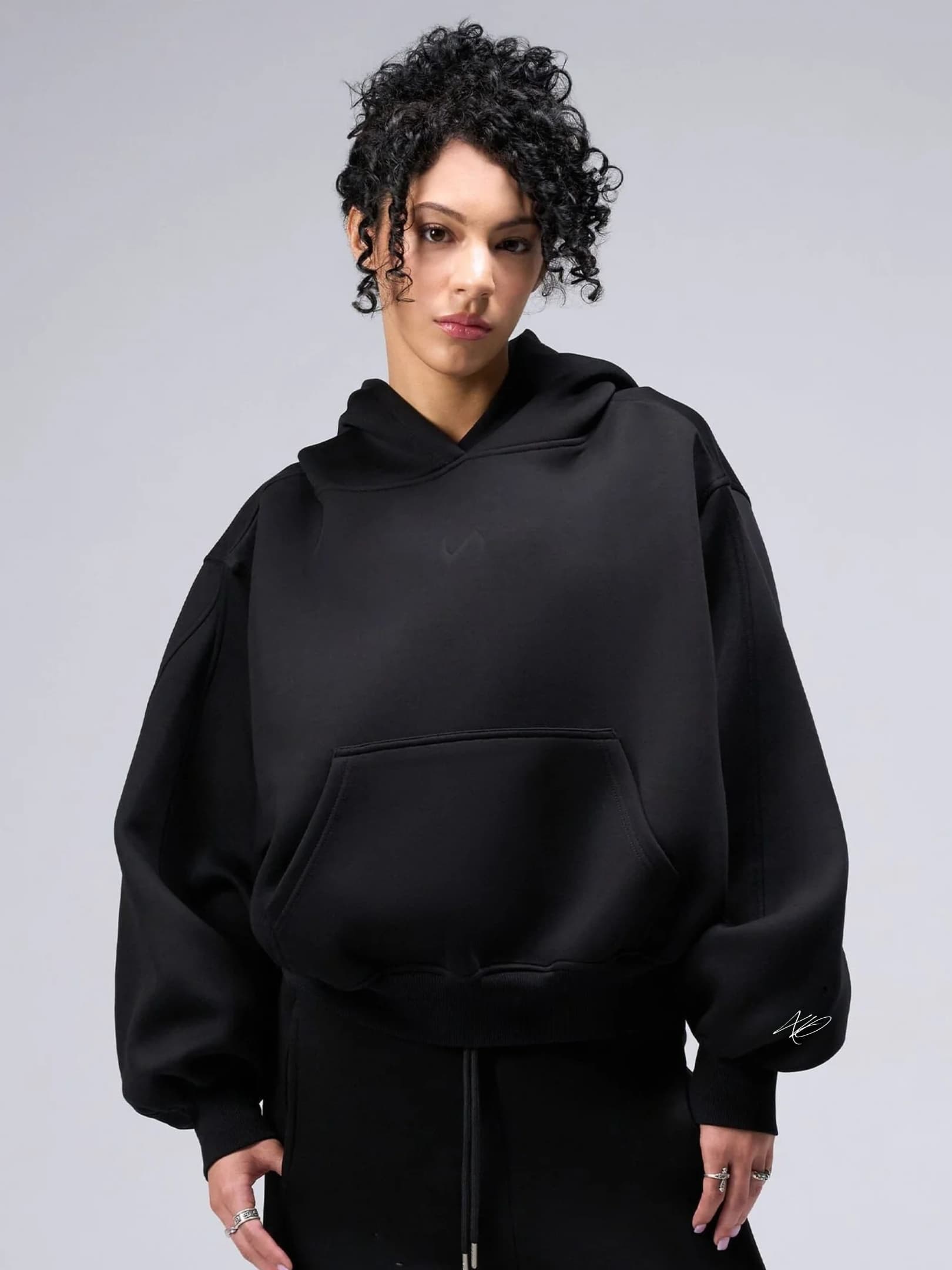 XELD / 01 / BLACK HOODIE